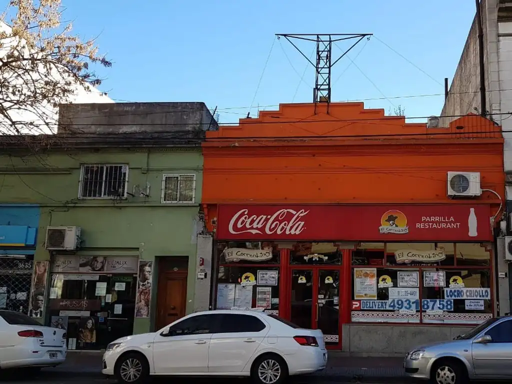 Local sobre lote propio a metros de Carlos Calvo y Boedo