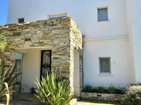Casa en Venta en El Centauro - 3 dormitorios