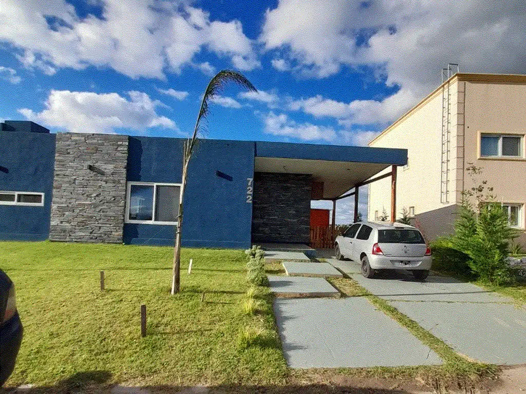 HERMOSA CASA DE 4 AMBIENTES EN UNA PLANTA CON FONDO  A LA LAGUNA