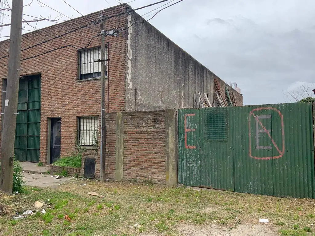 529 entre 12 y 13, Galpon en venta, La Plata.-