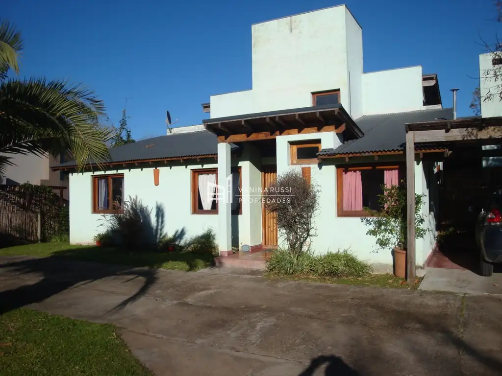 Casa en venta de 3 dormitorios c/ cochera