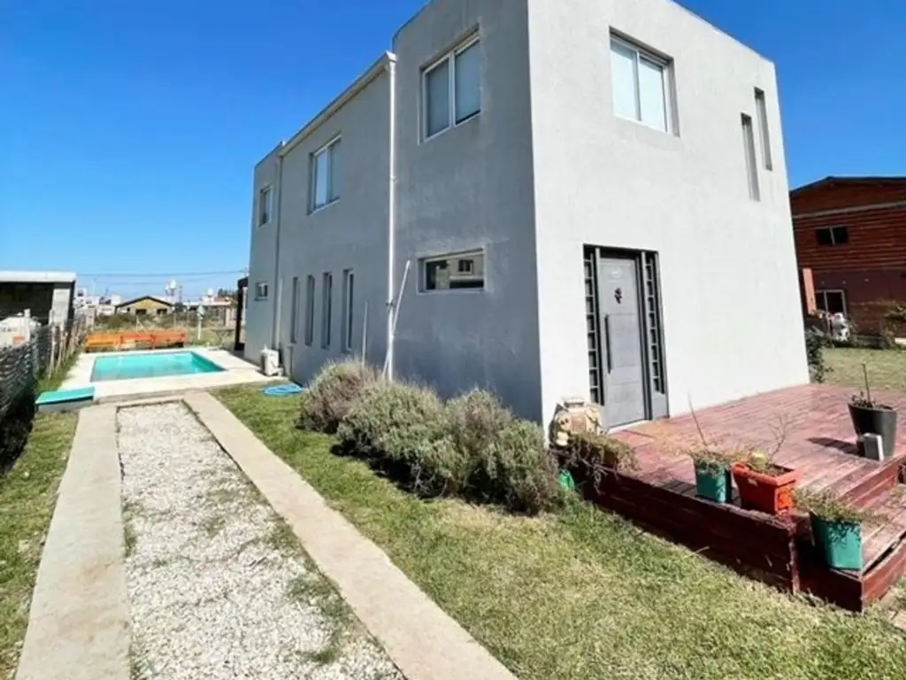 VENTA CASA MATHEU 4 AMB CON PILETA APTA CREDITO