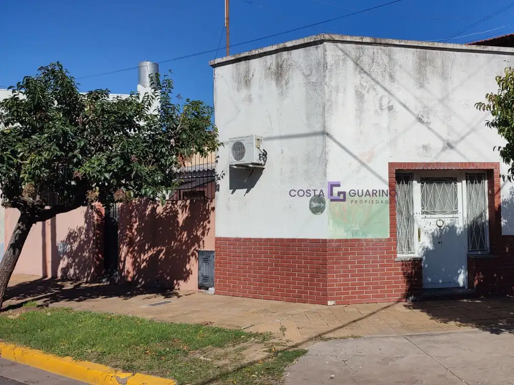 Casa con 2 Propiedades de 3 y 2 Ambientes Ideal Para 2 Familias