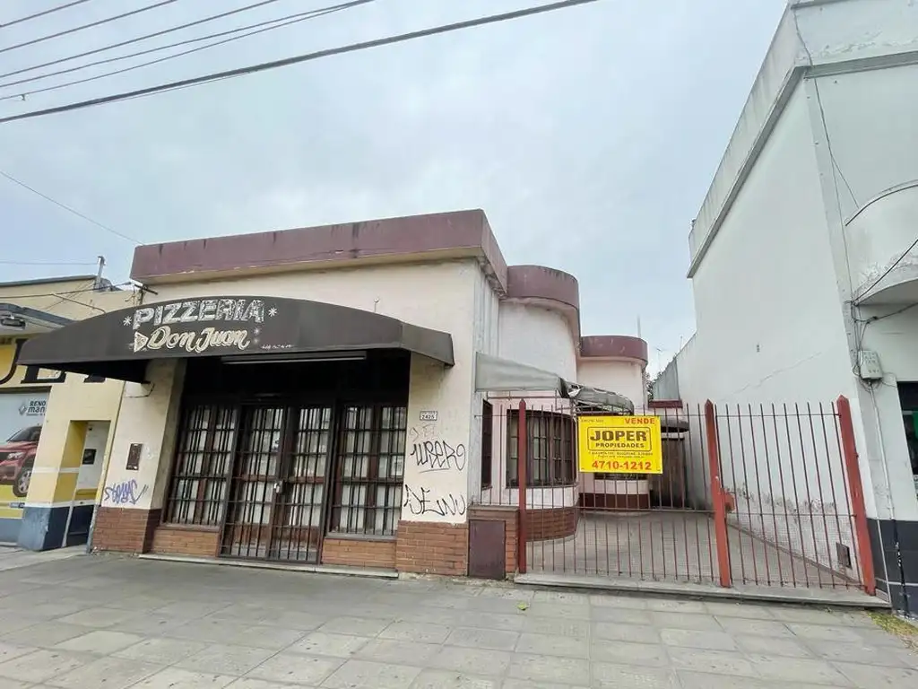 EXCELENTE LOCAL EN LA  AV. ROLON SOBRE LOTE PROPIO EN PLENA ZONA COMERCIAL