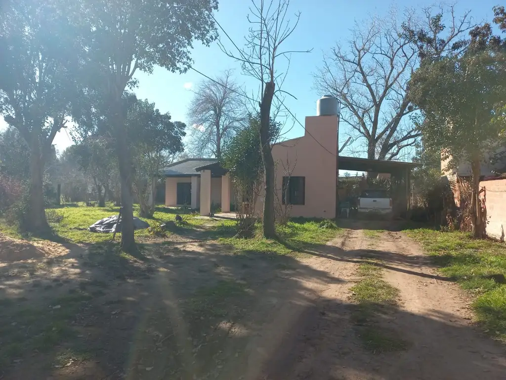 Casa con tres habitaciones y gran parque en venta, General Las Heras