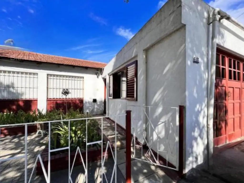 Casa en venta - 3 dormitorios 1 baño - 112mts2 - Villa Elvira, La Plata