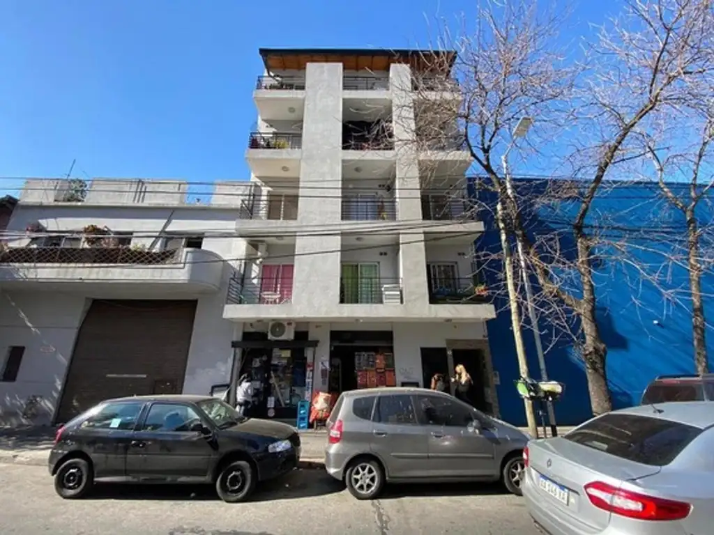 venta depto 2 ambientes en planta baja con patio en Sarandí