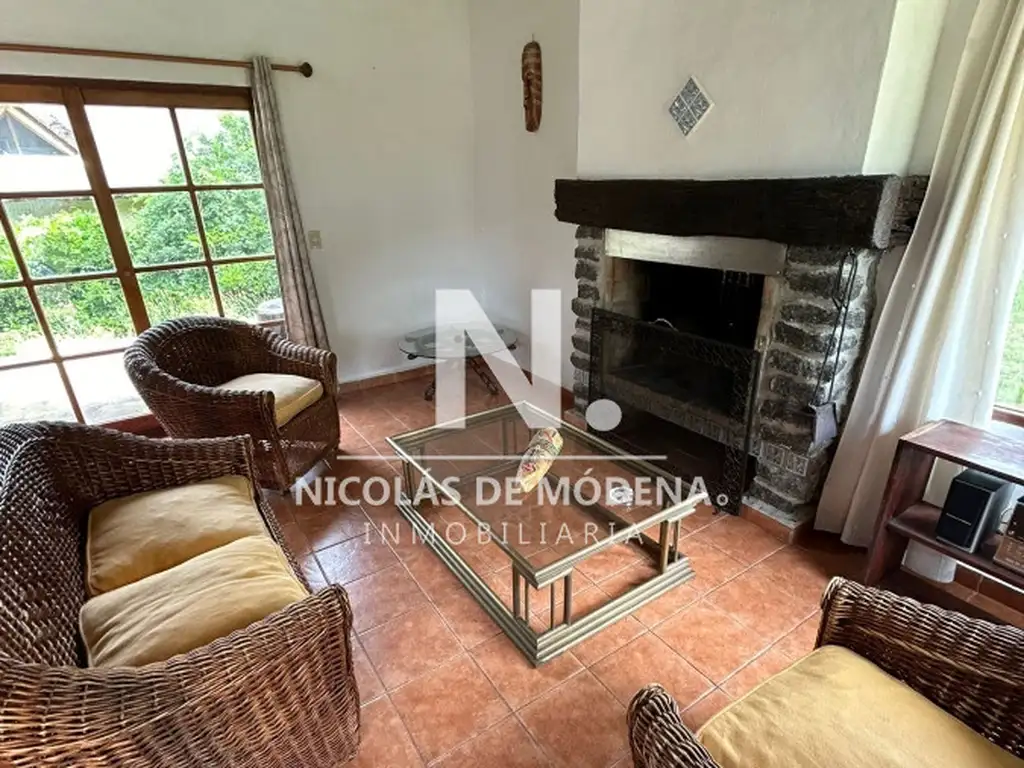 Vende casa con gran terreno en Pinares, Punta del Este