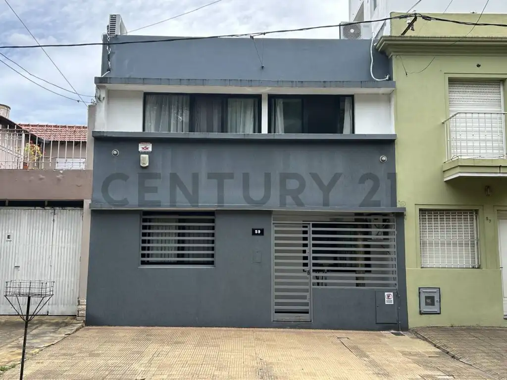 VENTA  PH 2 DORMITORIOS, ZONA 44 Y 25. EXCELENTE ESTADO. APTO BANCO