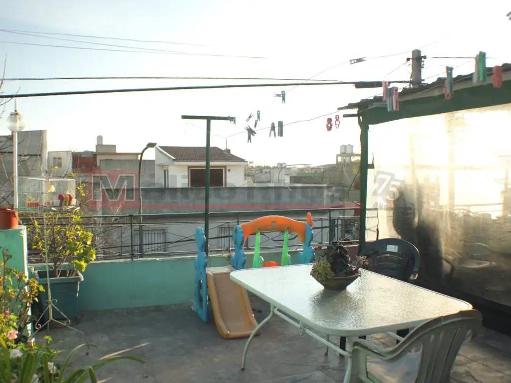 Venta Departamento Tipo Casa 4 Ambientes C/ Terraza Quincho Semicubierto.