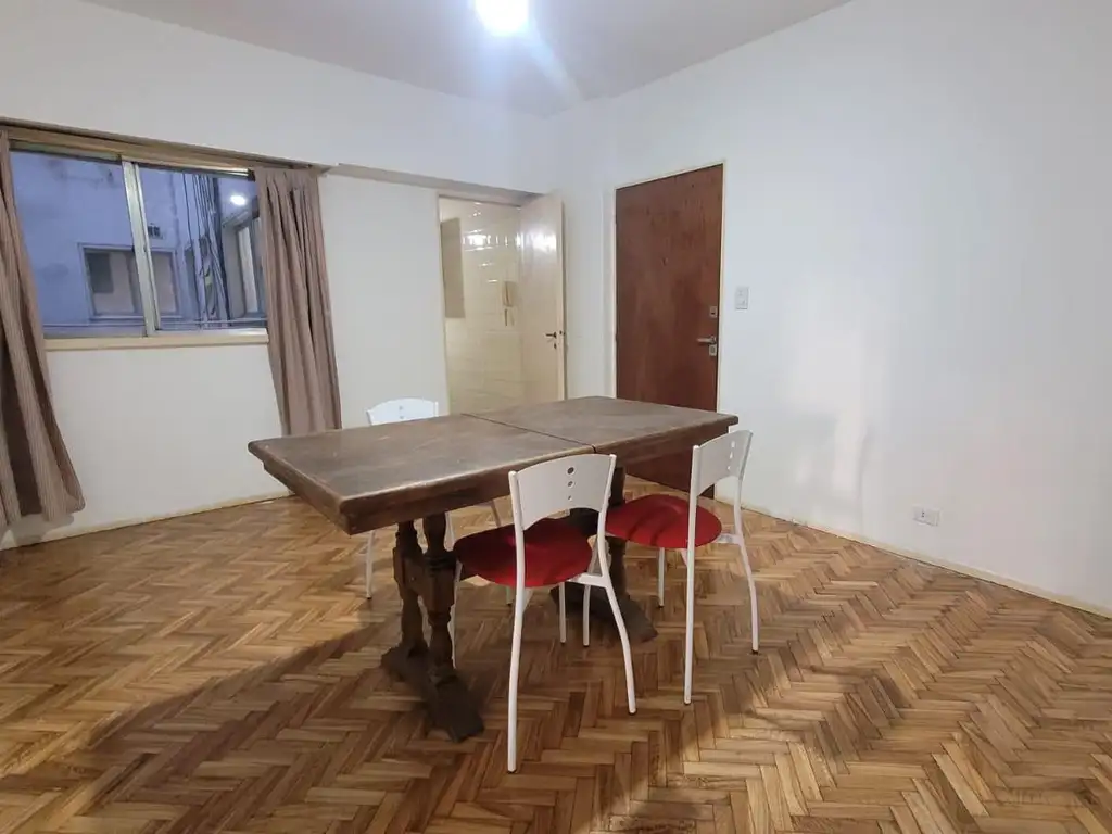 Venta Departamento Dos ambientes con Baulera en Balvanera