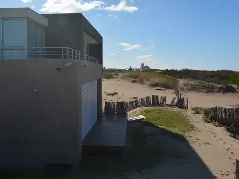 A1 - Al Mar, Sobre Pimera Línea 6 Amb, Piscina, Cochera.  Salida Al Mar.- Acetpta Permuta Parcial . Atento a la Propuesta .