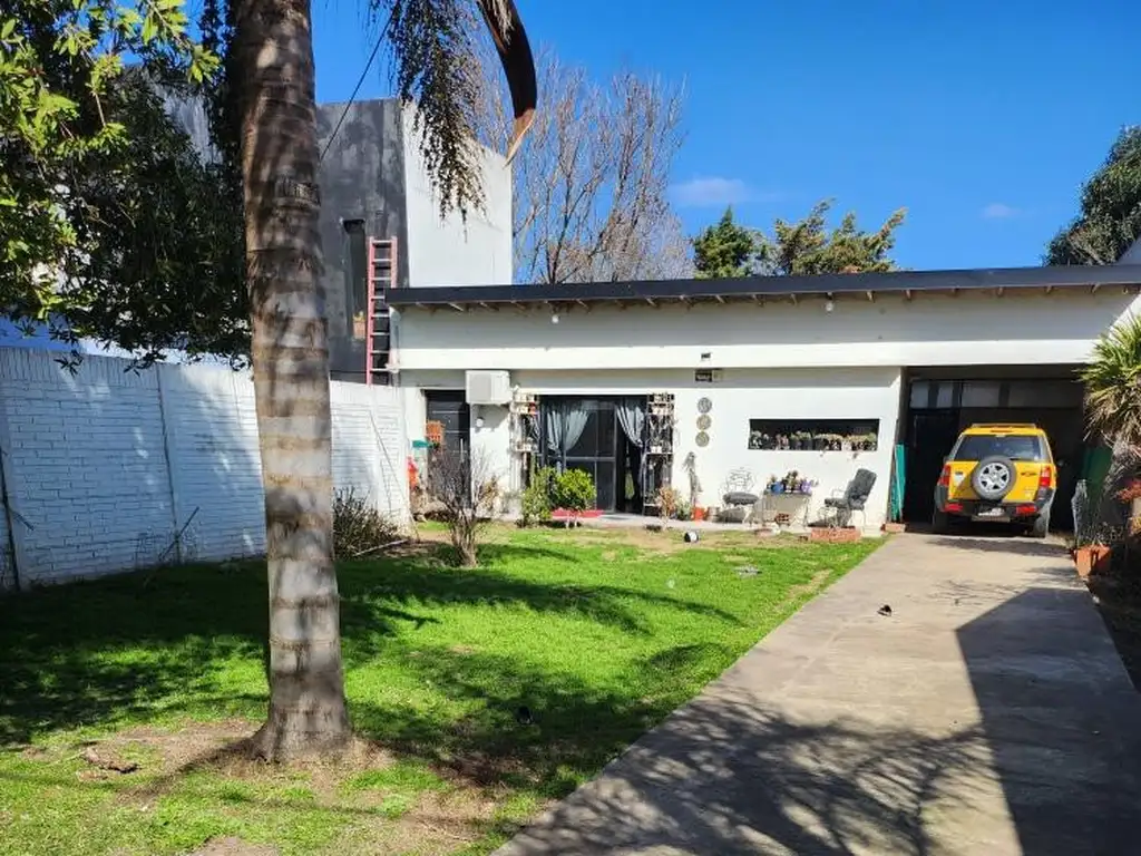 Casa en venta - 3 Dormitorios 2 Baños - 1.000Mts2 - Gorina, La Plata