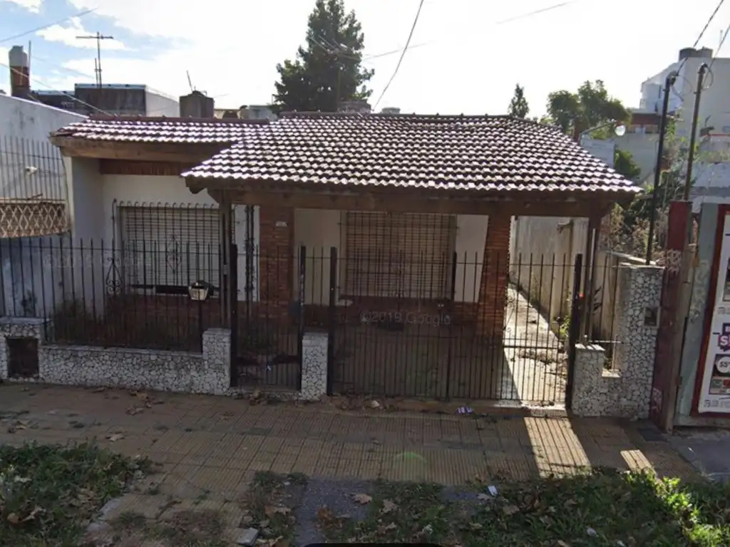 LOTE EN EXCELENTE UBICACIÓN. MIDE 8.66X25.98 CON CASA PARA DEMOLER.