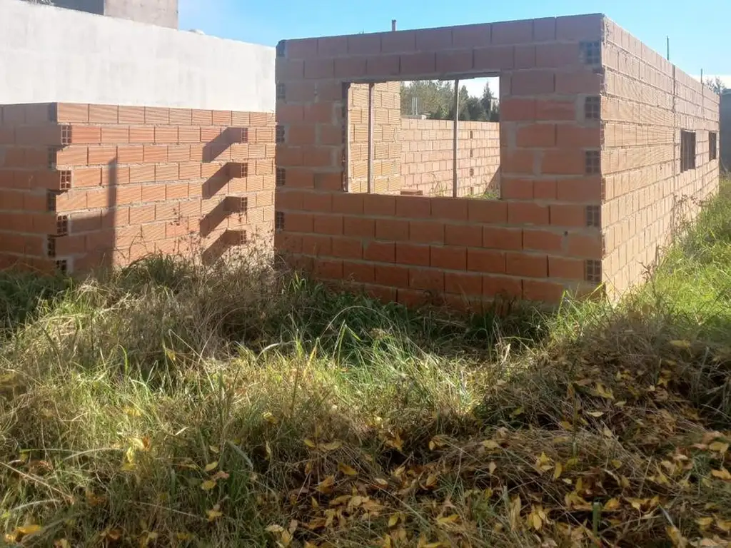 CASA EN VENTA DE DOS DORMITIORIOS EN ROLDAN