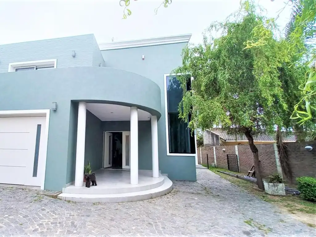 Casa estilo moderno en venta de 3 ambientes en Berazategui