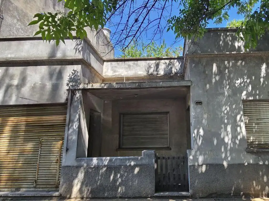 Venta gran Lote de 211 m2 con casa a demoler/reciclar en Francisco Borges al 4600, Munro