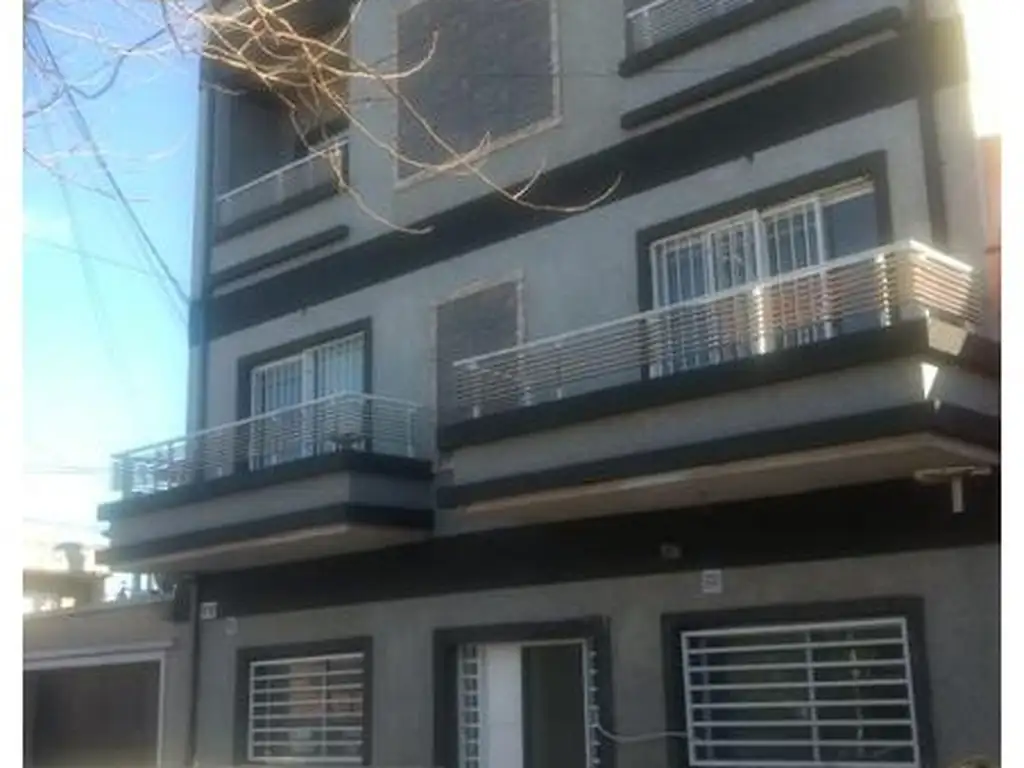 DPTO 2 AMB. 1º PISO AL FRENTE CON BALCON 50% EFVO Y RESTO FINANCIADO