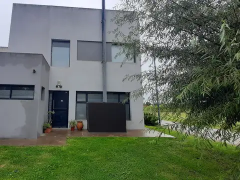 Casa  en Venta en Roque Perez