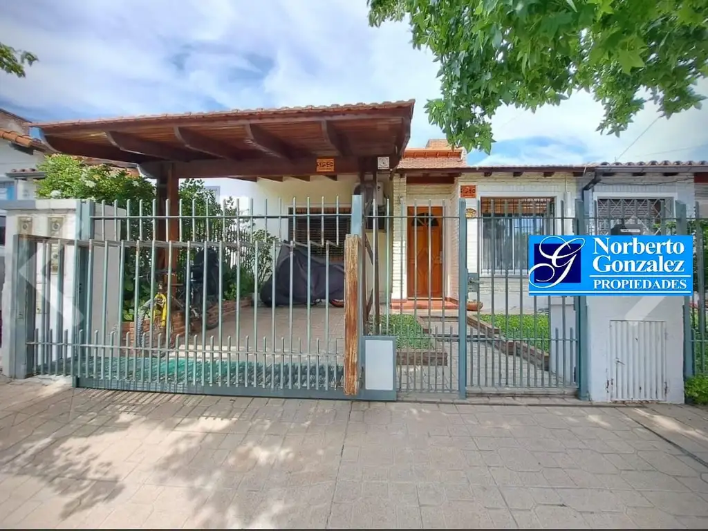 EN VENTA EN CIUDAD JARDIN HERMOSO CHALET 4 AMB. EN LOTE DE 7X20