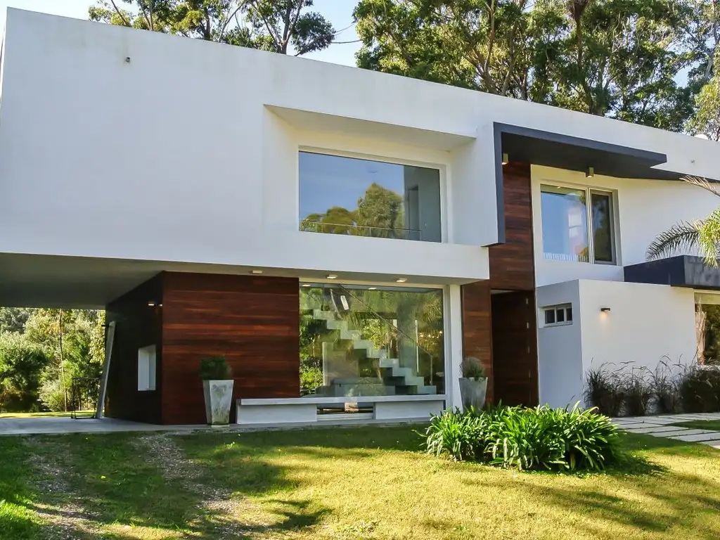 Casa de tres dormitorios en venta- Solanas Punta del Este