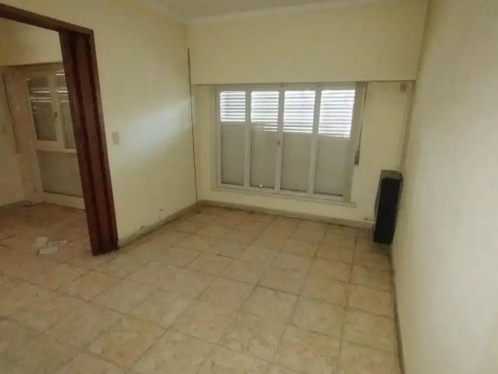 Casa en venta - 3 Dormitorios 2 Baños - Cochera - 185Mts2 - Bolívar