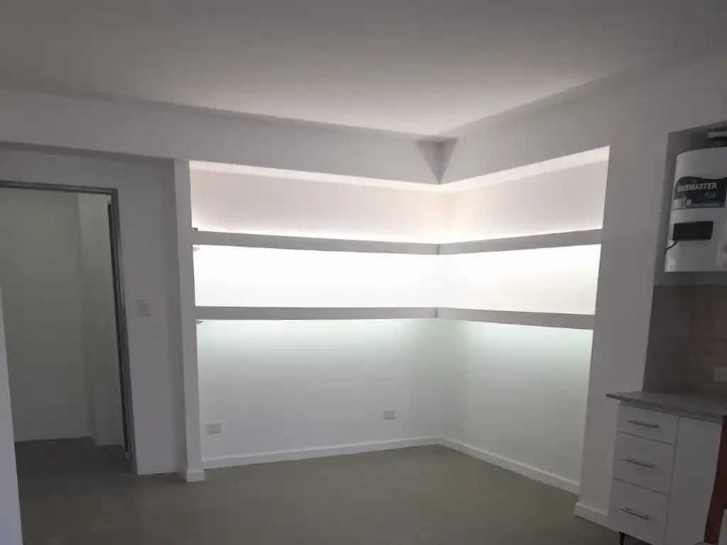 Amplio Loft monoambiente  1* piso al frente con balcon. "A Nuevo"