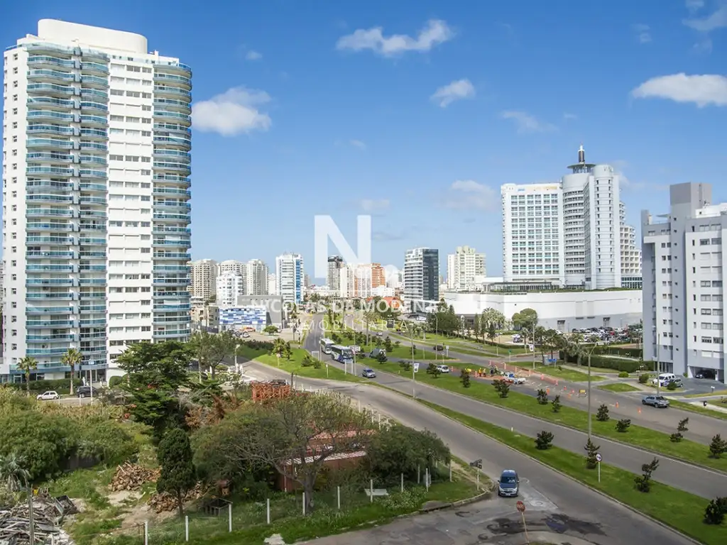 Hermoso Departamento en venta y alquiler Alexander Boulevard. Punta del Este.