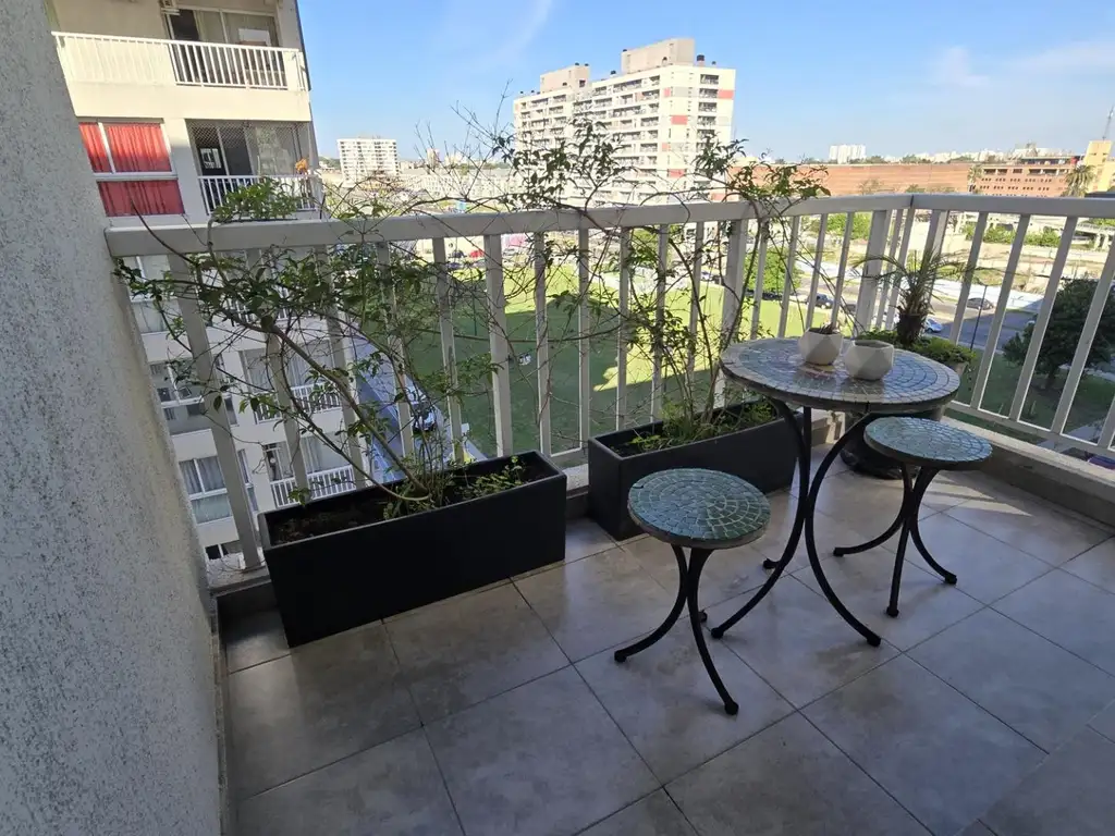 Departamento de 2 ambientes con balcon y balcon terraza.