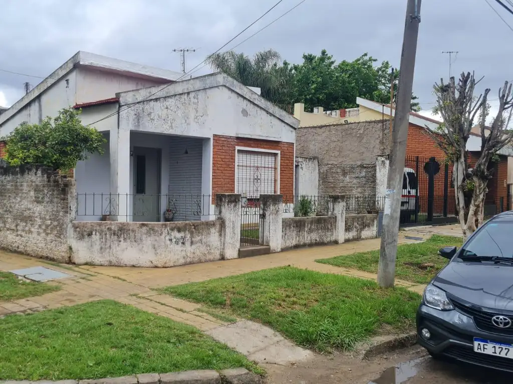 CASA DE 2 AMBIENTES EN VENTA. CHILAVERT