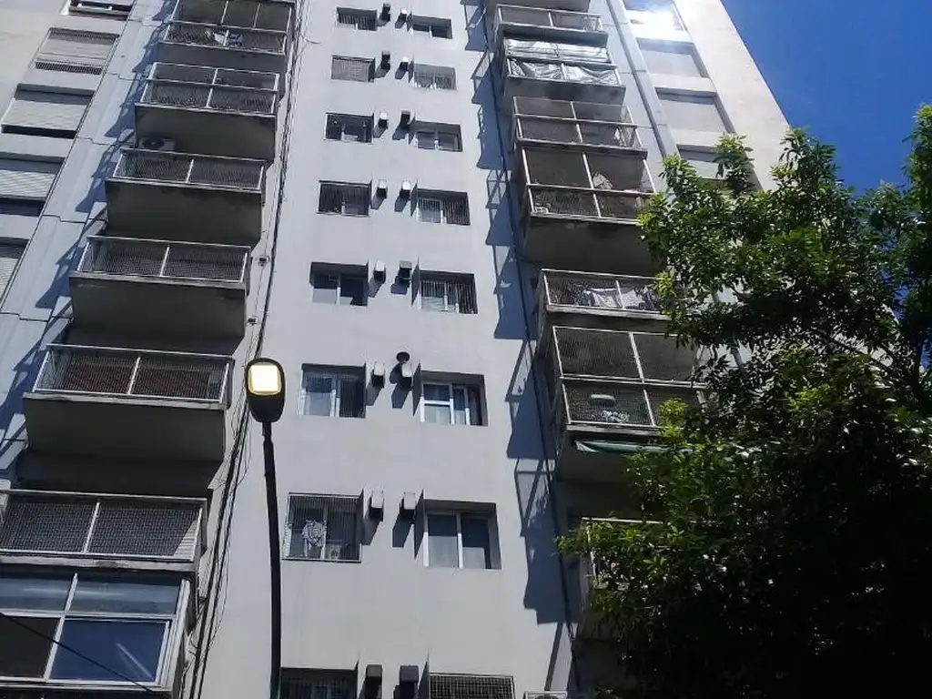 Venta Quilmes ctro. 4 amb. c/ balcón y cochera.