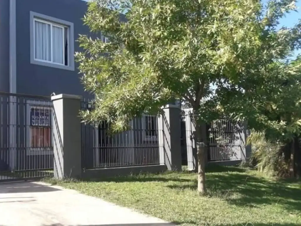 VENTA CASA EN PASO DEL REY EN 2 PLANTAS U$S 75.000 O PERMUTA POR PROPIEDAD EN ITUZAINGO