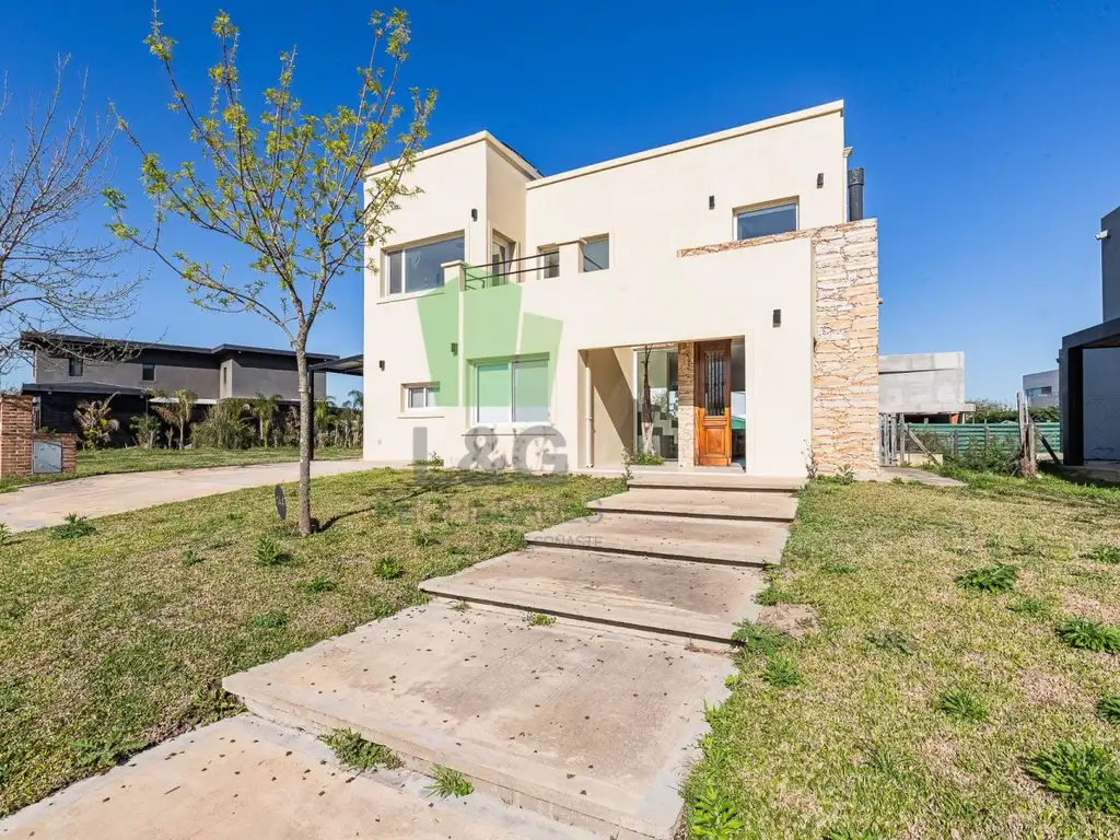 HERMOSA CASA EN LOTE INTERNO - ARAUCARIAS - PUERTOS DEL LAGO