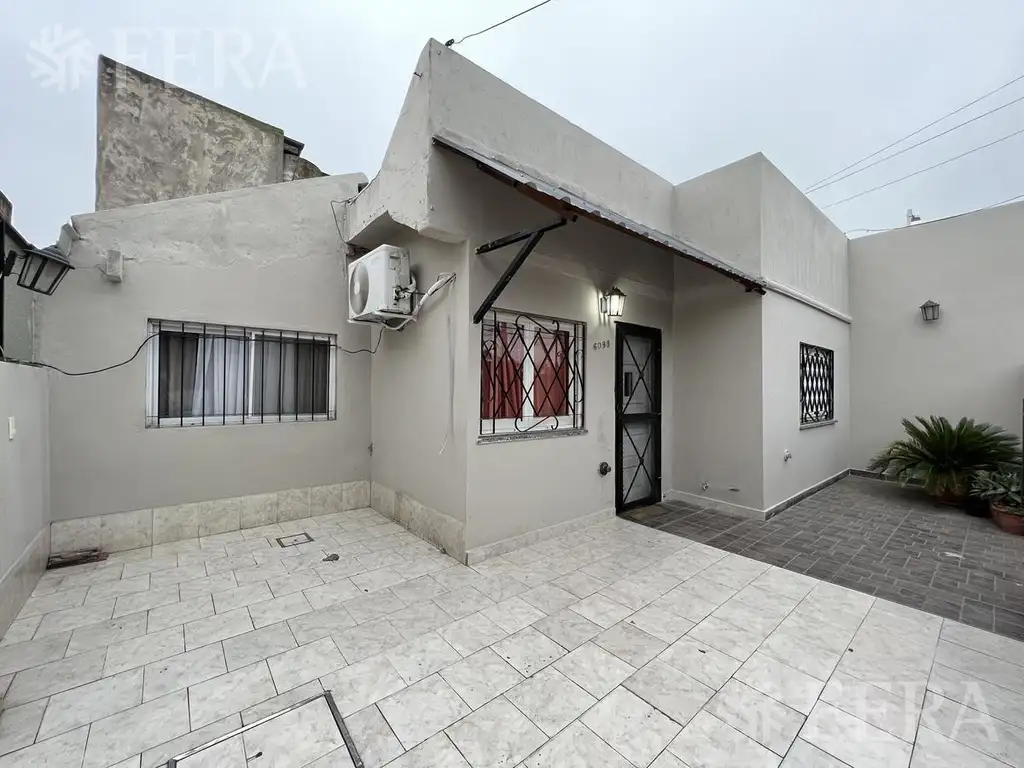 Venta casa 4 ambientes con patio y terraza en Wilde (30184)