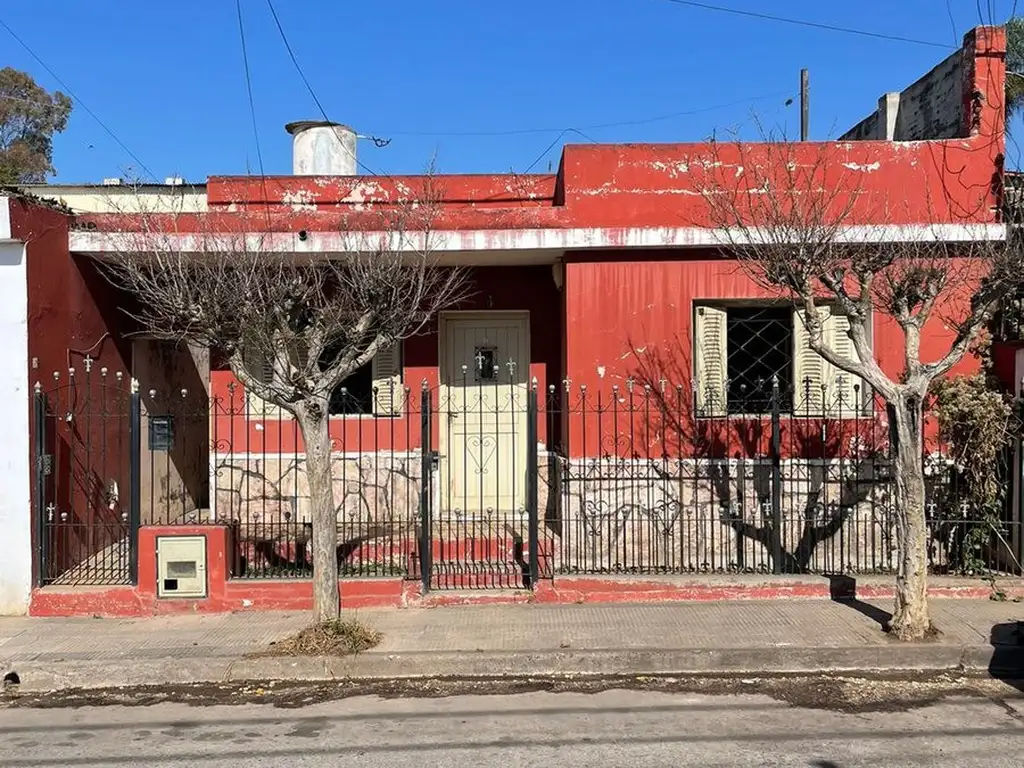 Oportunidad  Casa Barrio Caceres 2 dormitorios