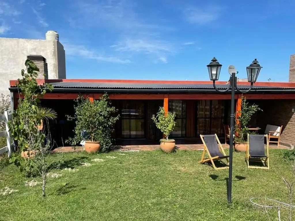 Hermosa casa con quincho y pileta en Alvear