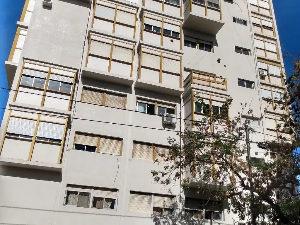 Opòrtunidad  al frente en barrio Norte con balcon 2 dormitorios , cocina separada U$$ 63.000.-