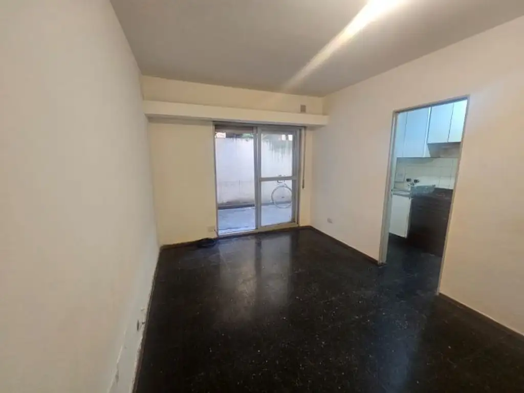 DPTO. 1 Dormitorio con Patio. EN PLANTA BAJA. Mendoza 1300 - ALQUILER