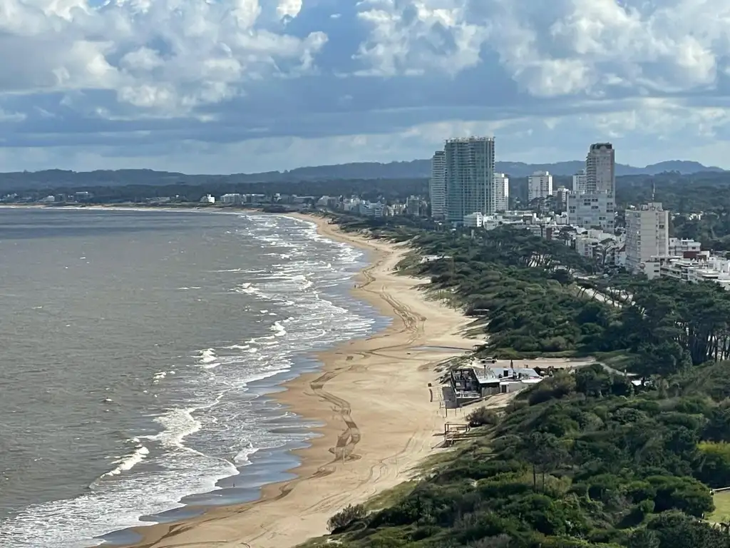 Departamento en 1ra línea a Playa Mansa