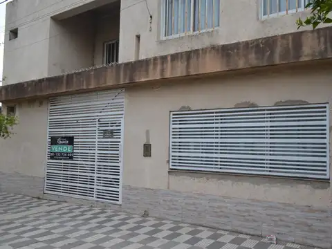 VENDO CASA 2 DORMITORIOS BARRIO TALLERES OESTE.