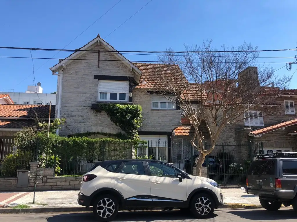 EXCELENTE CHALET DE ESTILO MAR DEL PLATA