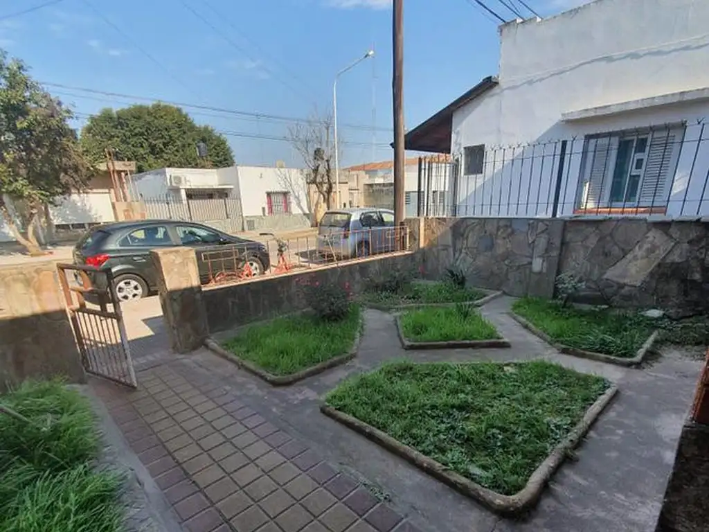 Casa | 2 Dormitorios | Cochera | Capitán Bermúdez | Barrio Centro