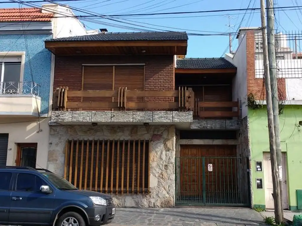 VENTA CASA 4 AMB 260 M2 PATIO VALENTIN ALSINA LANUS