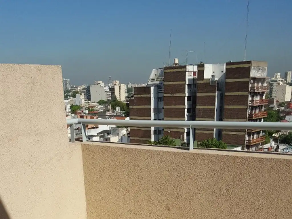 2 AMB AL FRENTE , GRAN BALCON , DOS PLACARES, BAÑO COMPLETO