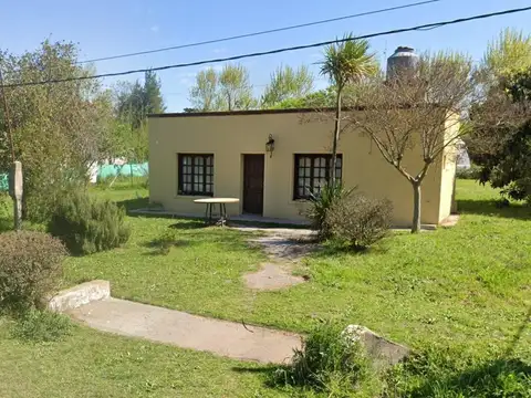 Casa en venta - 2 Dormitorios 1 Baño - 408Mts2 - Saladillo