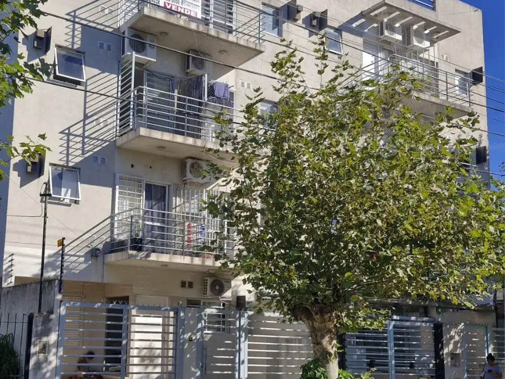 DEPTO 2 AMB. CON BALCON Y COCHERA EN V. SARMIENTO