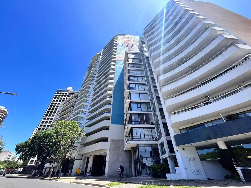 Venta de dos dormitorios con balcón y amenities. Barrio Martín, Rosario