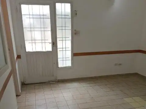 Ph de 2amb c/patio en alquier (F. Varela 1400 - Ramos Mejía)