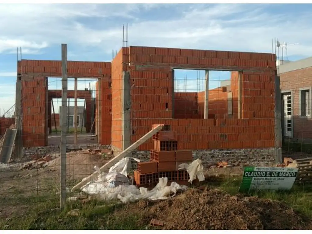 Casa a terminar en Funes Norte