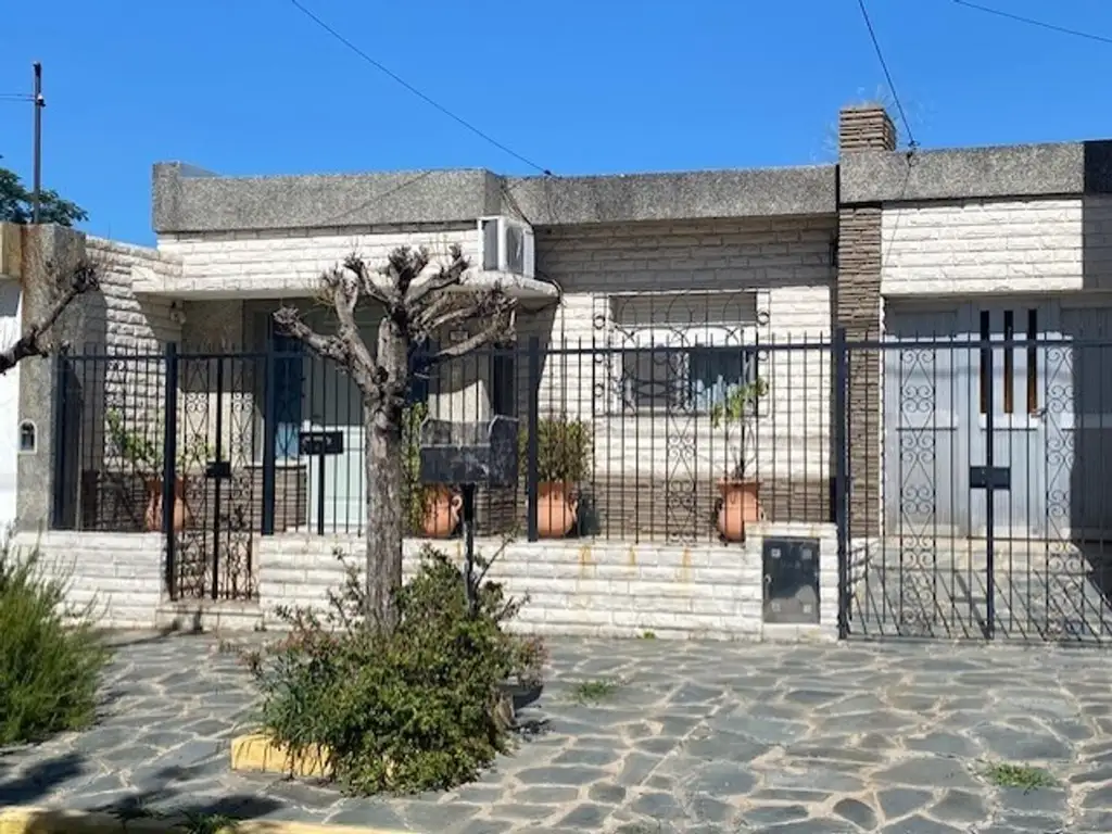 Casa en venta en excelente zona de Campana